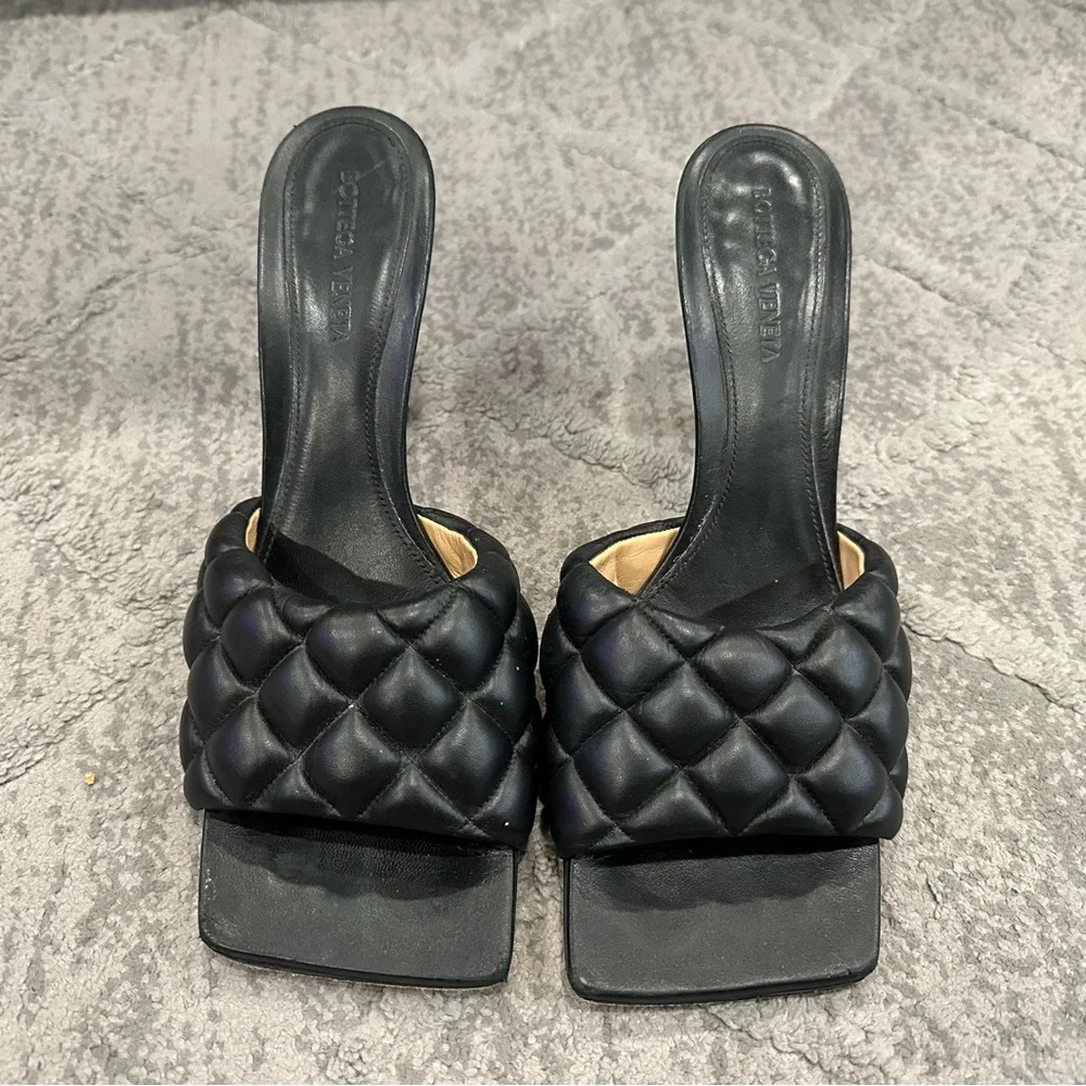 Bottega Veneta sale pair